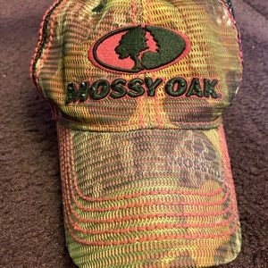 Woman’s mossy oak hat